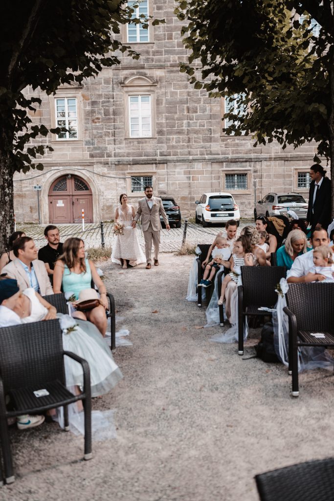 Freie Trauung von Katja und Benno unter alten Bäumen im Da Francesco, Michaelsberg Bamberg